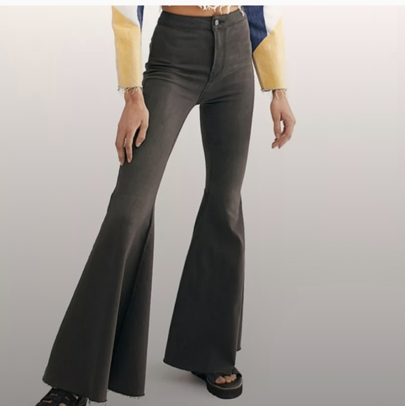 FREE PEOPLE Just Float  On Flare Wide Jeans Bell Bottoms Faded Black Size 26 - Picture 2 of 11